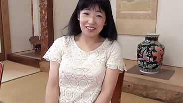 Японская бабушка Юки Йонеяма скачет на члене