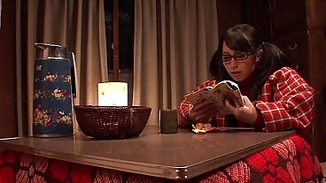 Japon sürtük mastürbasyon yapıyor