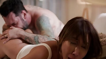 妮可·多希与汤米·皮斯托尔复仇出轨伴侣的激烈交欢