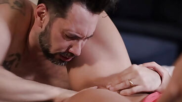 让我们也背叛他们，让他们尝尝我们的滋味