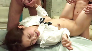 Фантастическая японская девушка, Рейна Хасимото, поддается многочисленным похотливым парням