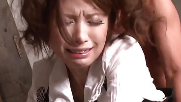 观看完无修剪日本成人影片后，少女相原翼渴望性行为