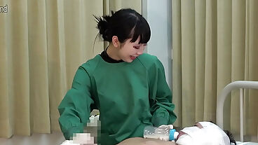 Japon Kadın Doktor Hastalarıyla Yaş Oyunu